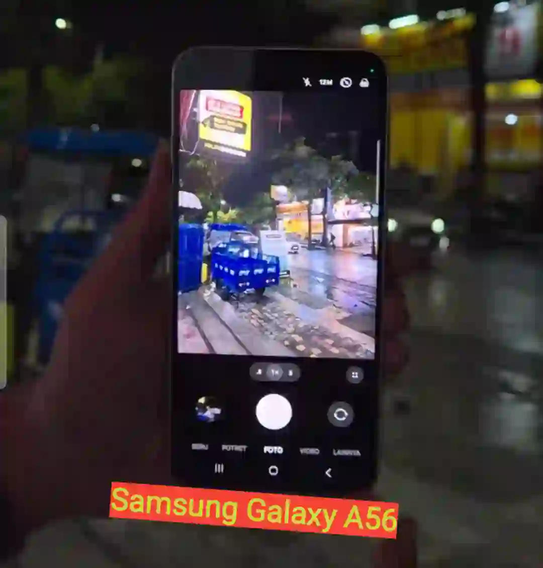 Samsung Galaxy A56 vs Galaxy A36 low light night۔