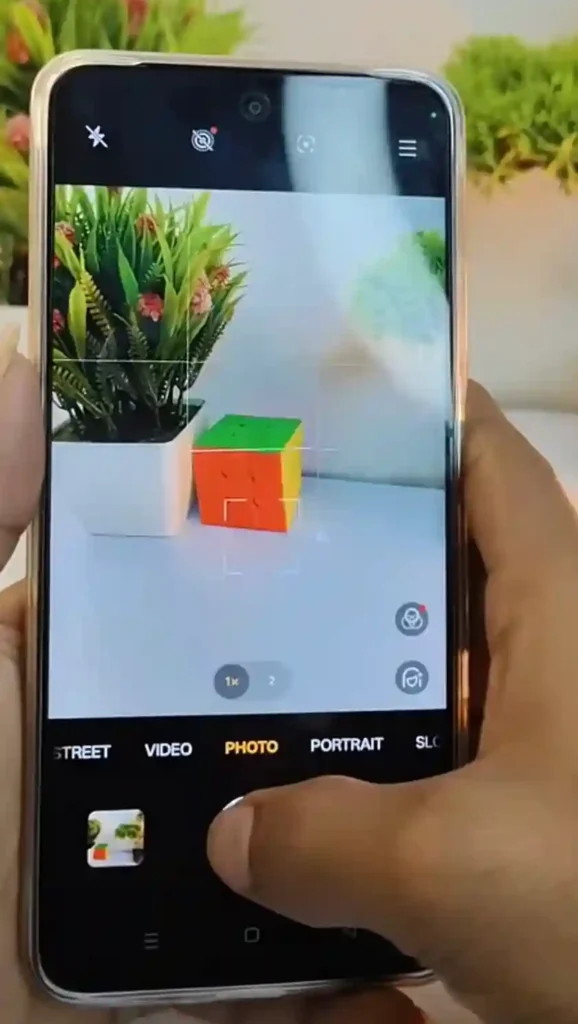 Samsung Camera interface with 3x3 Grid Lines setting enabled